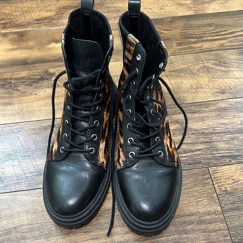 Vince CAMUTO black leopard cheetah print lug sole leather lace up combat boots